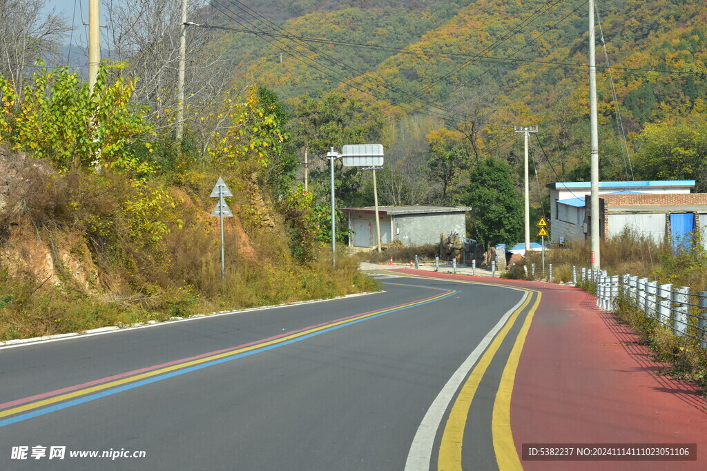 山里彩虹乡村旅游公路