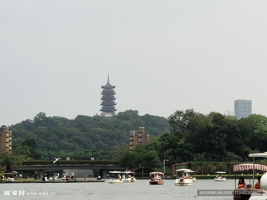 湖水 凉亭 高塔