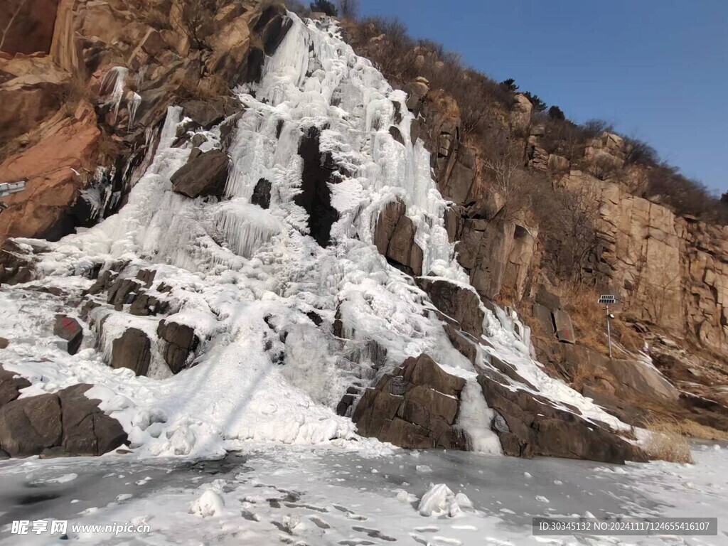 瀑布冬景