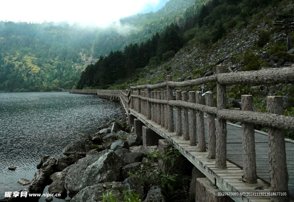 螺髻山黑龙潭廊桥