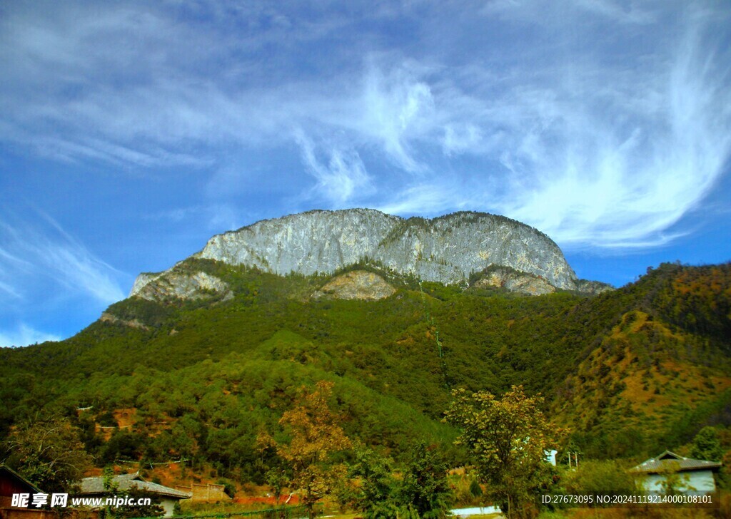 泸沽湖格姆神山