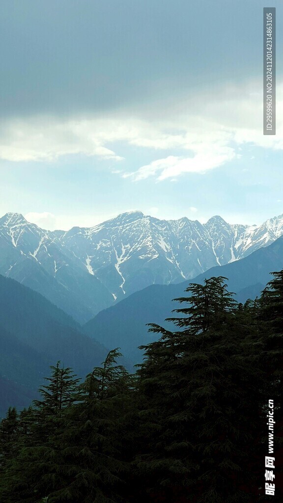 雪山  