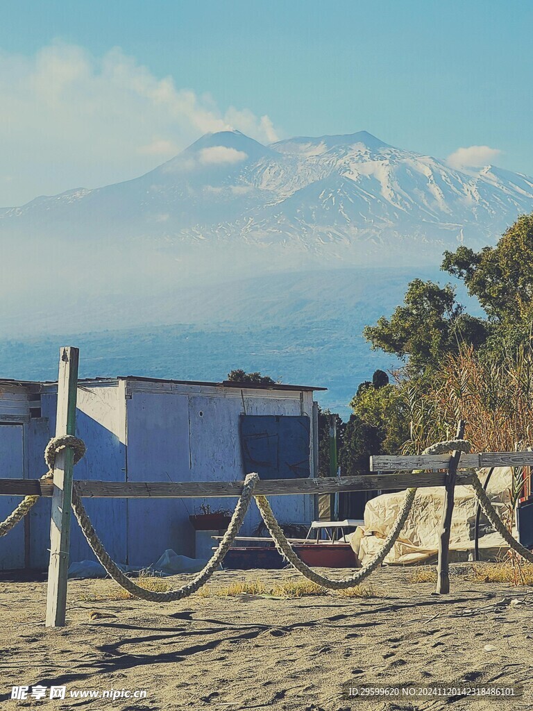雪山  
