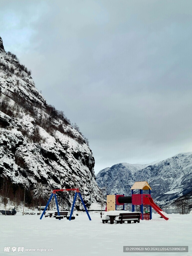 雪山  