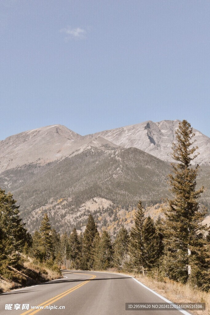 雪山  