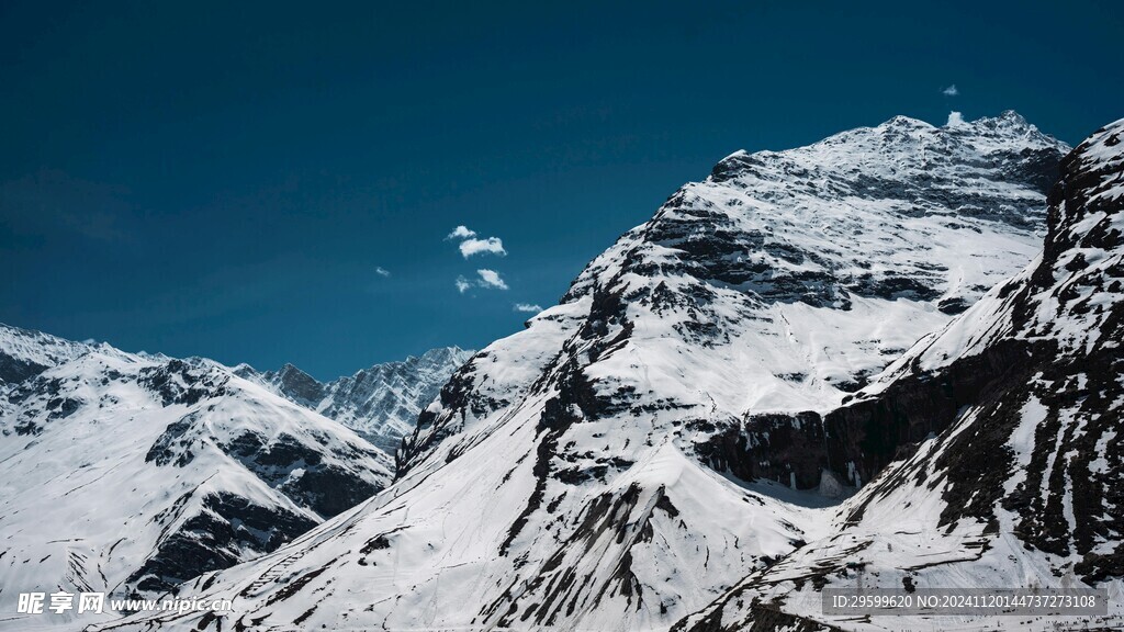 雪山  