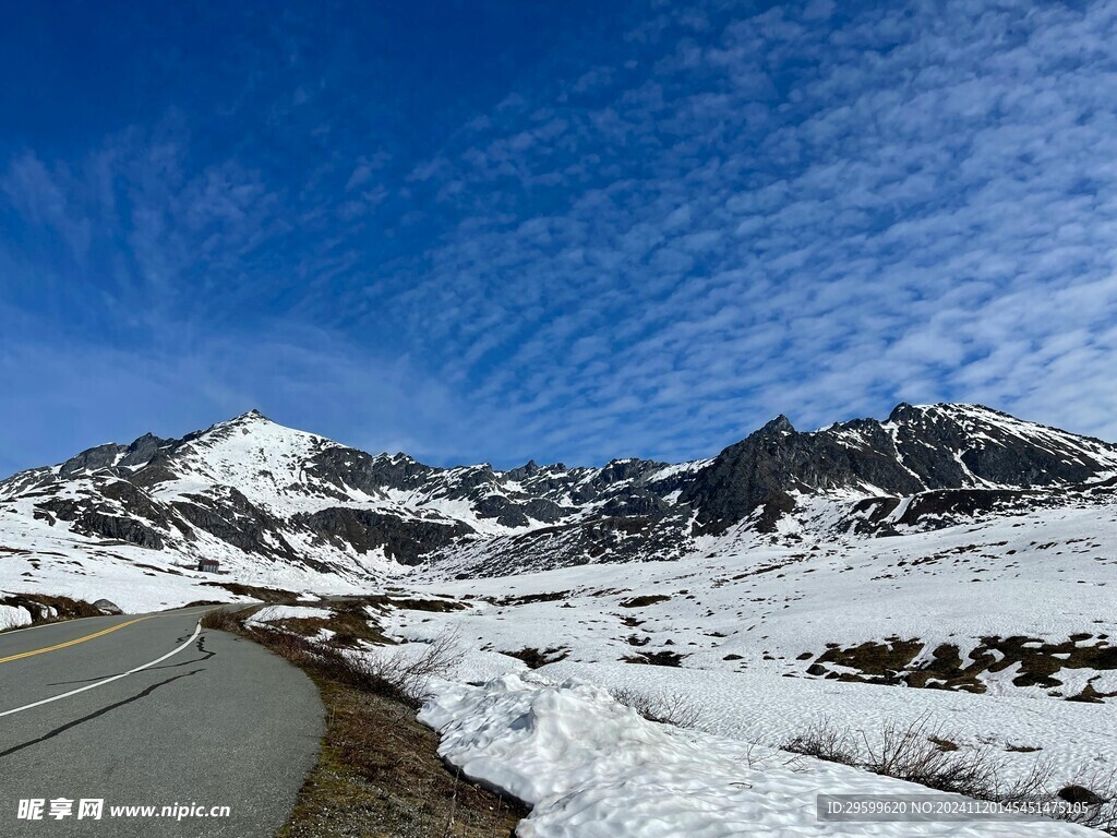 雪山  