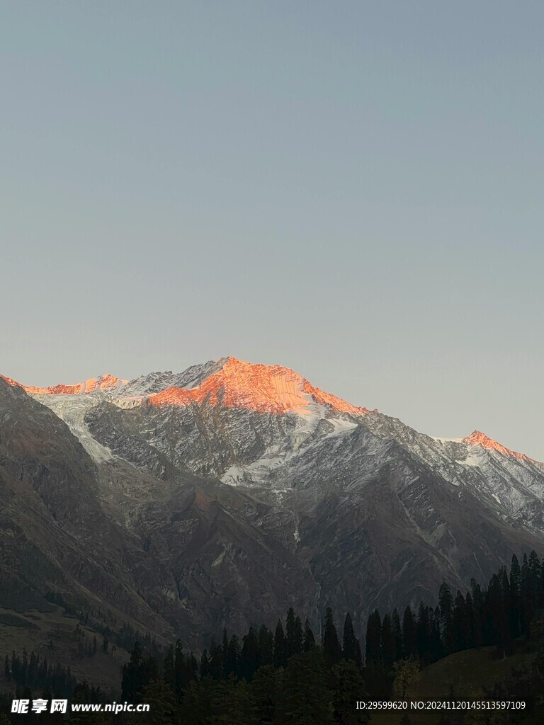 雪山  