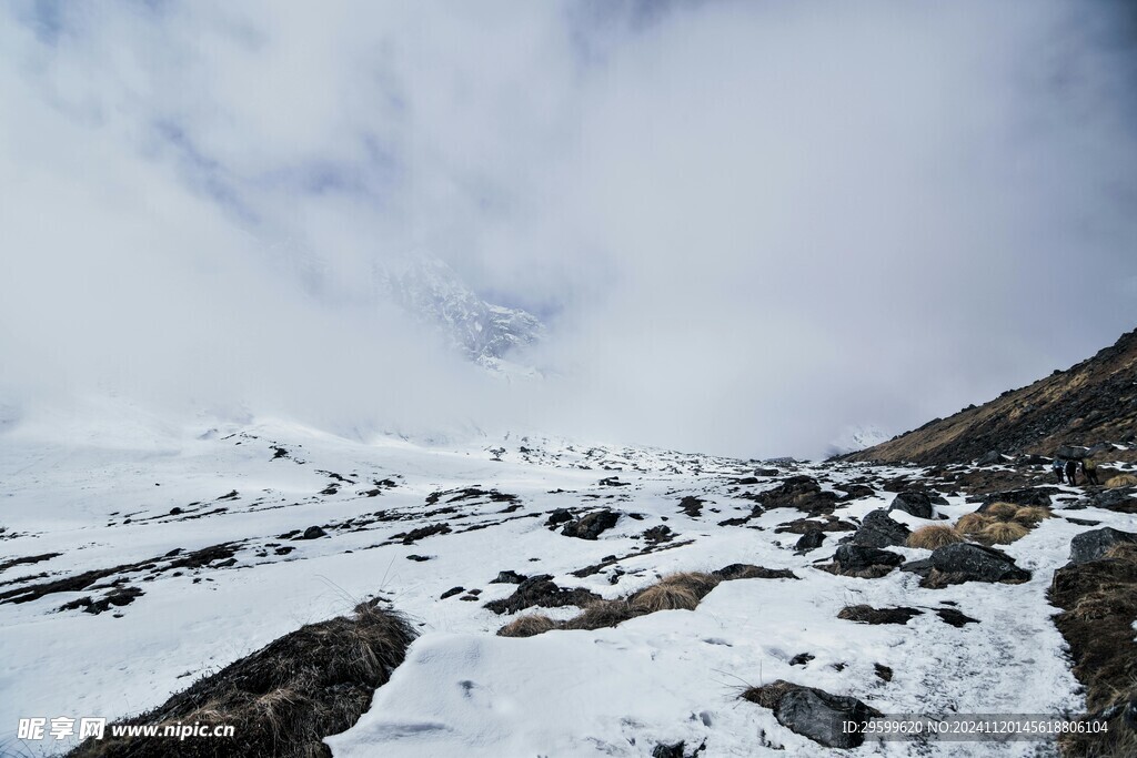 雪山  