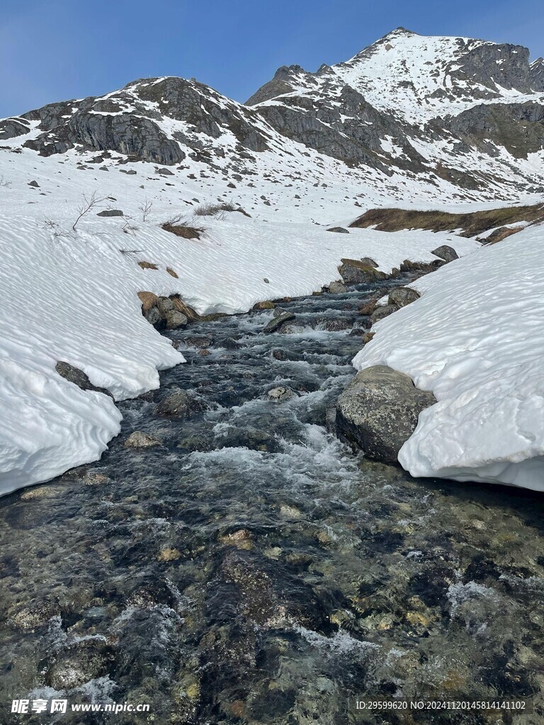雪山  
