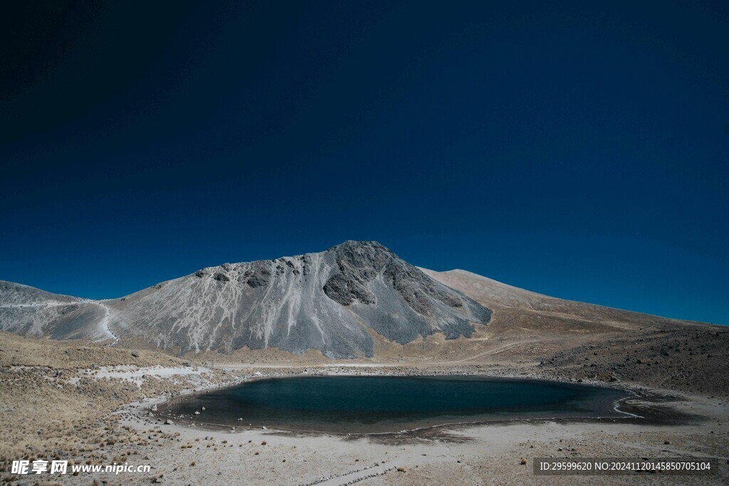 雪山  