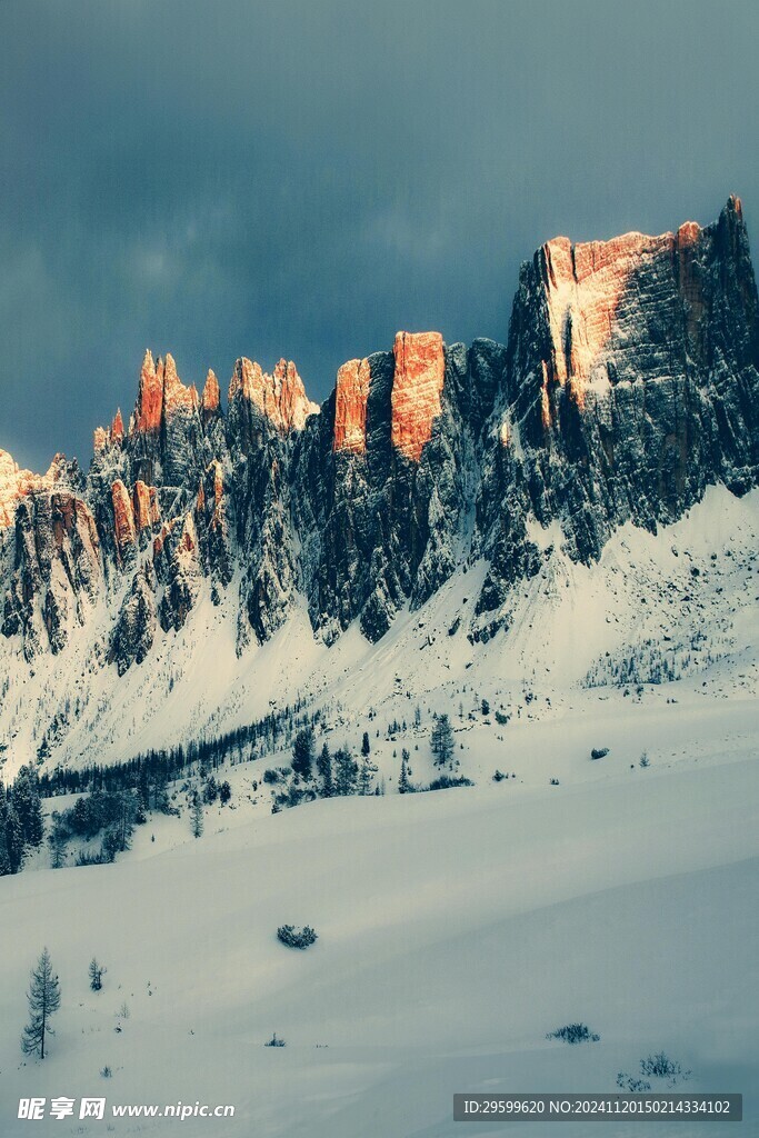 雪山  