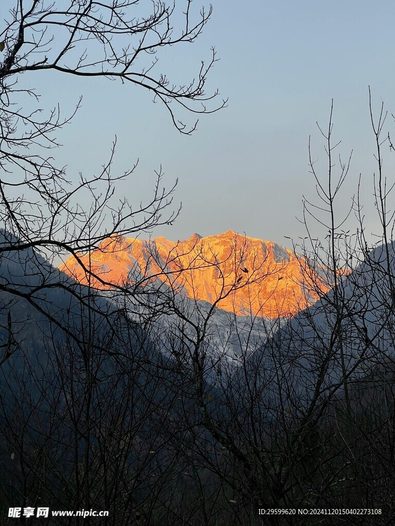 雪山  