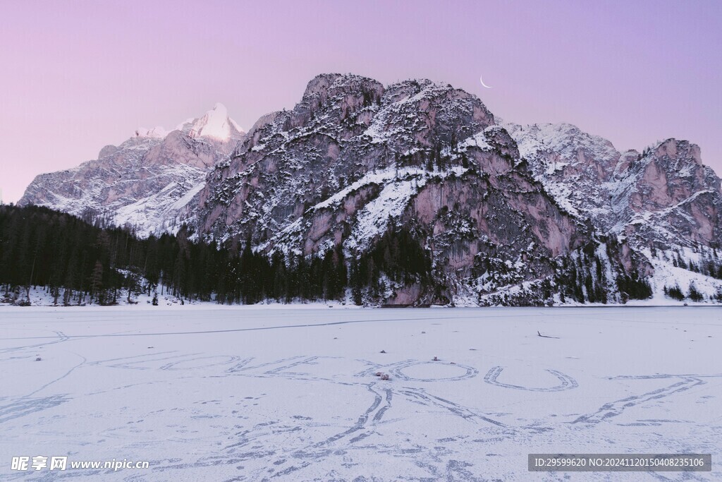 雪山  
