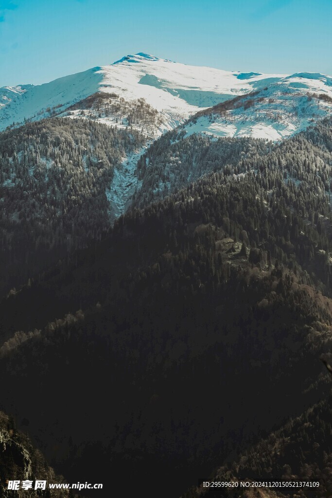雪山  