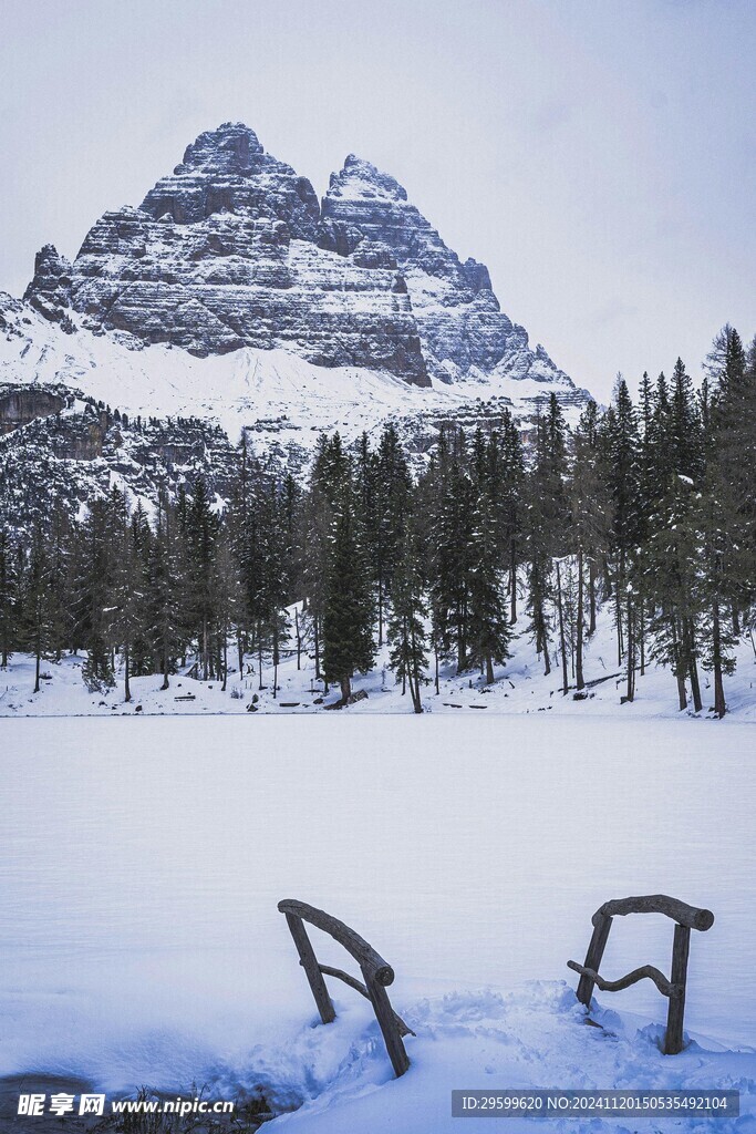 雪山  