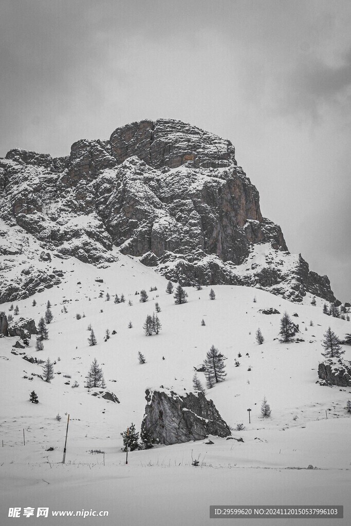 雪山  