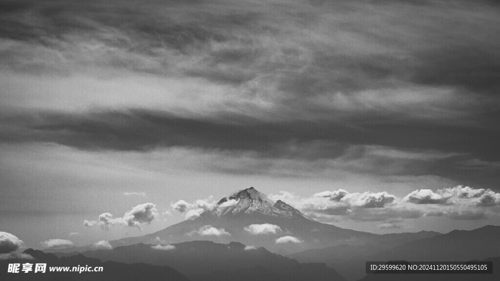 雪山  