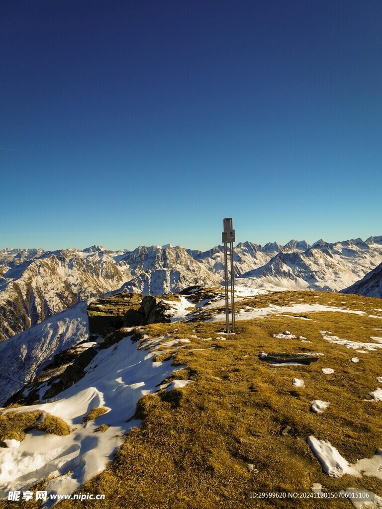 雪山  
