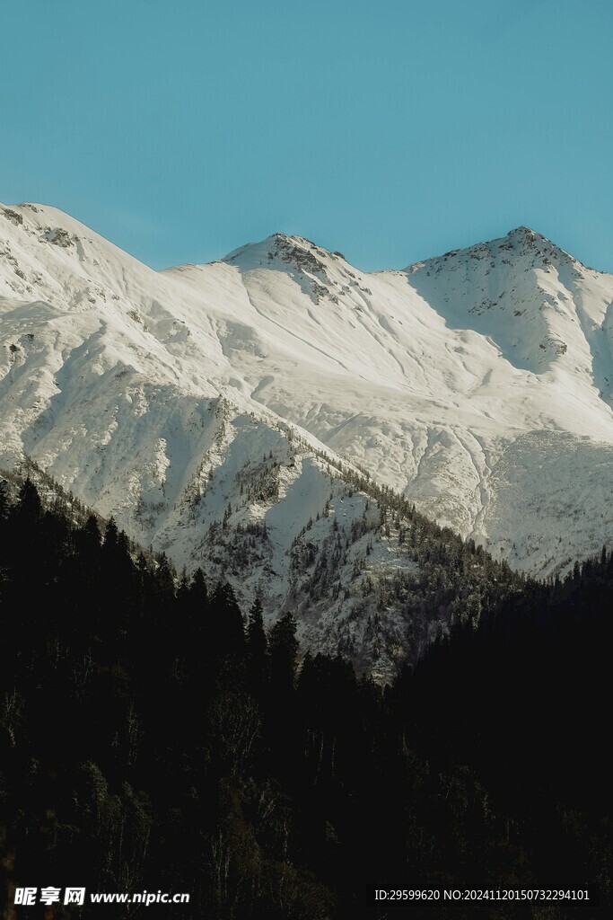 雪山  