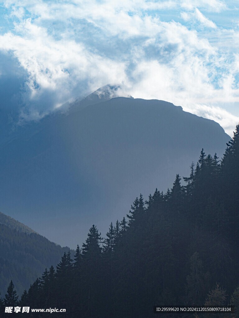 雪山  