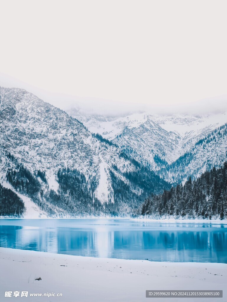 雪山  