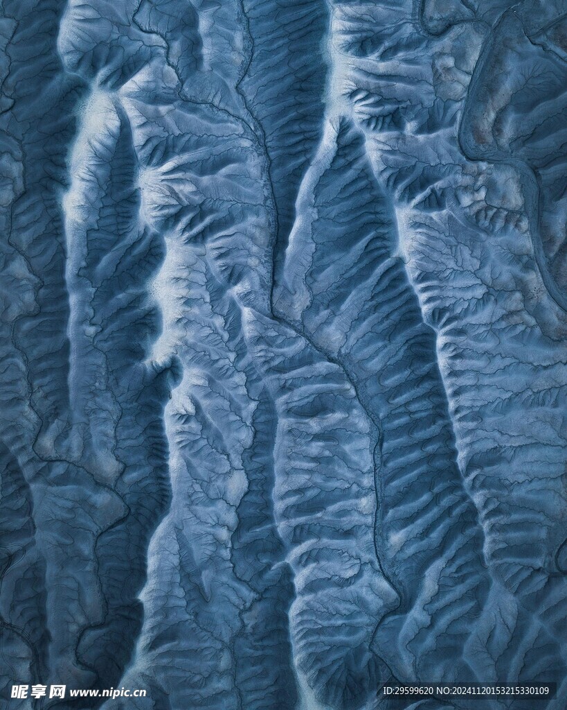 雪山  