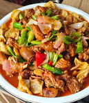 鸡肉焖饺子