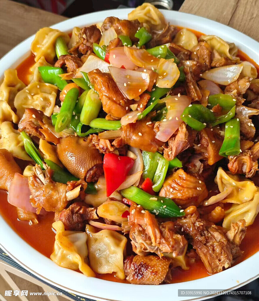 鸡肉焖饺子