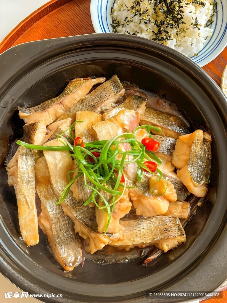 炖鲈鱼