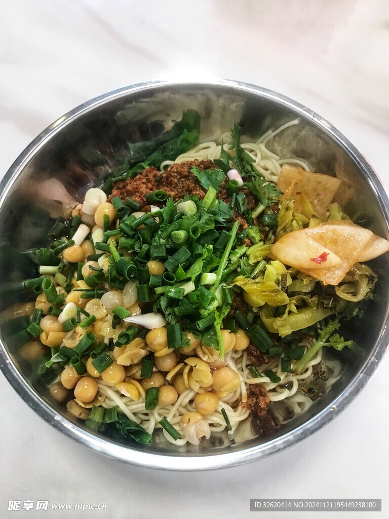 杂酱面 豌豆面 