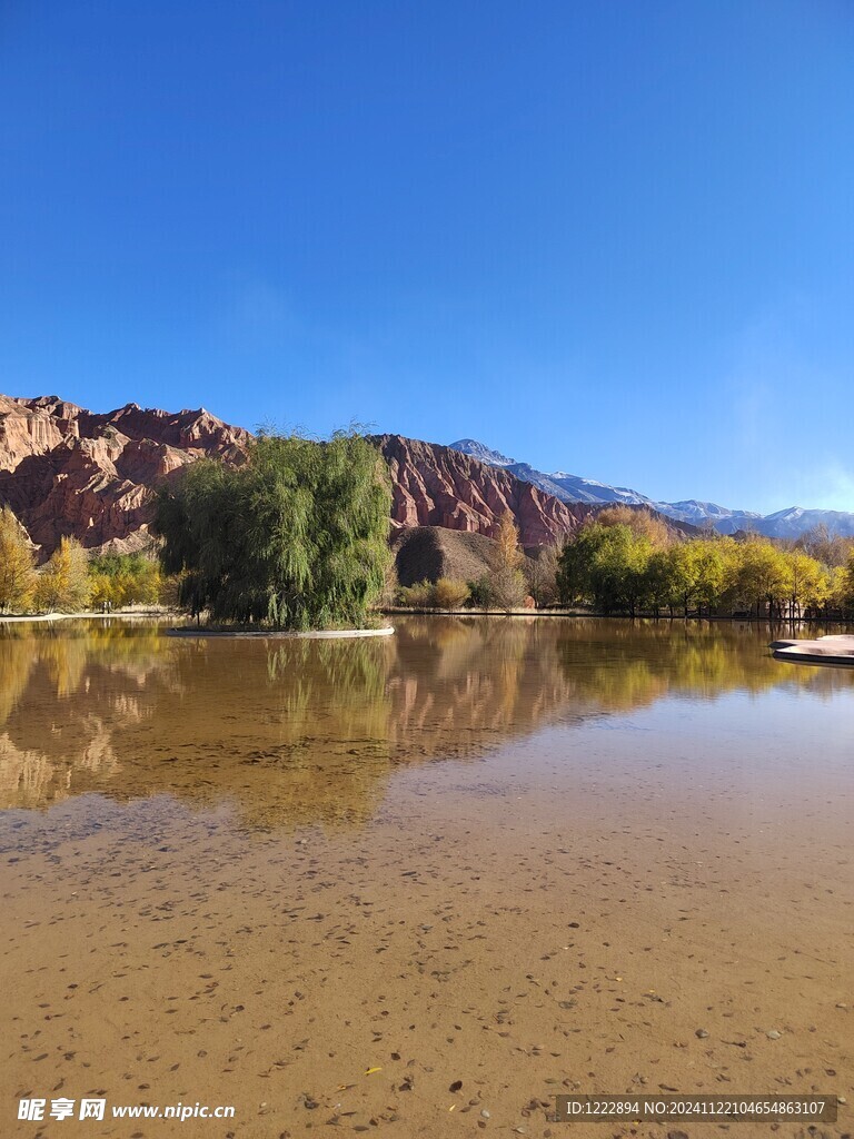 丹霞地貌山水图