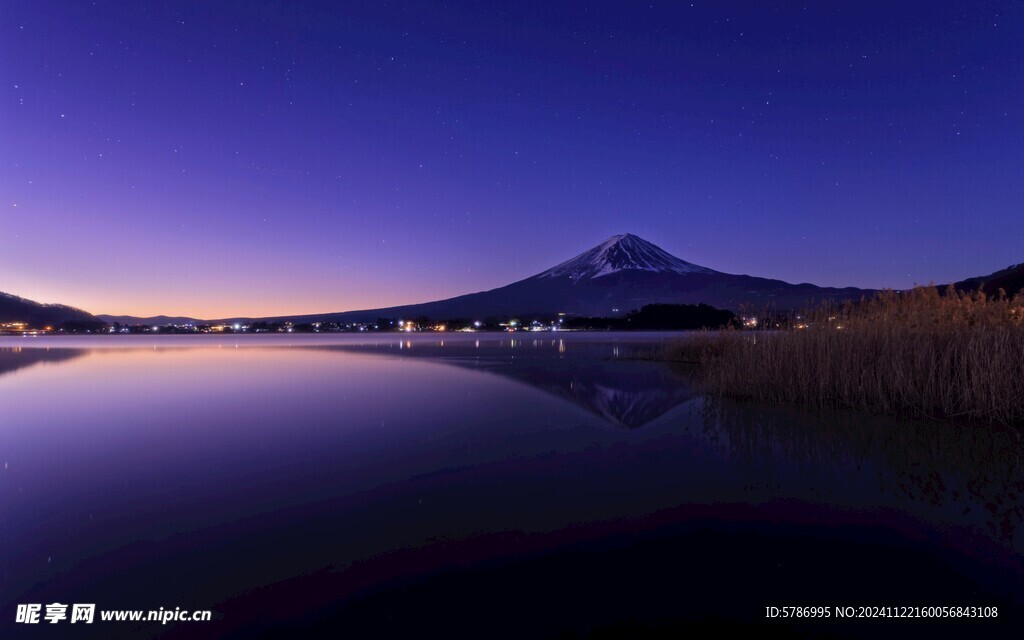 湖面傍晚