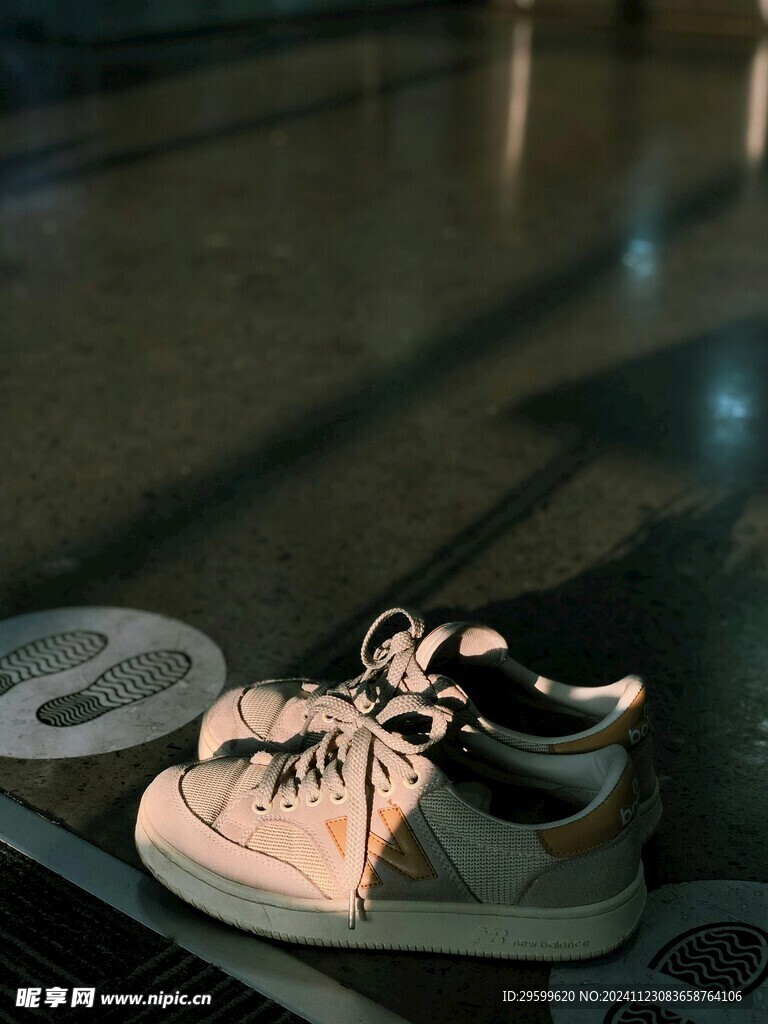 帆布鞋 