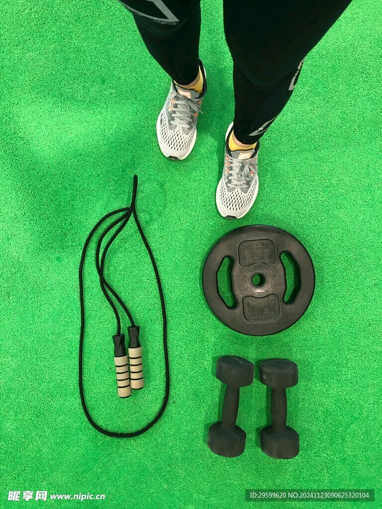 运动鞋  