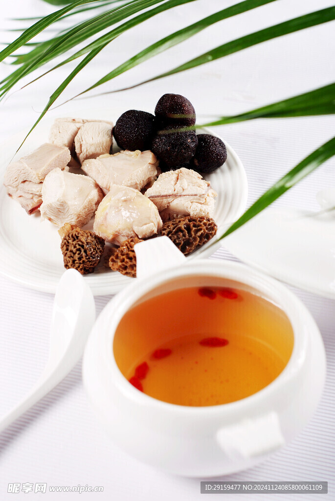羊肚菌炖老鸡