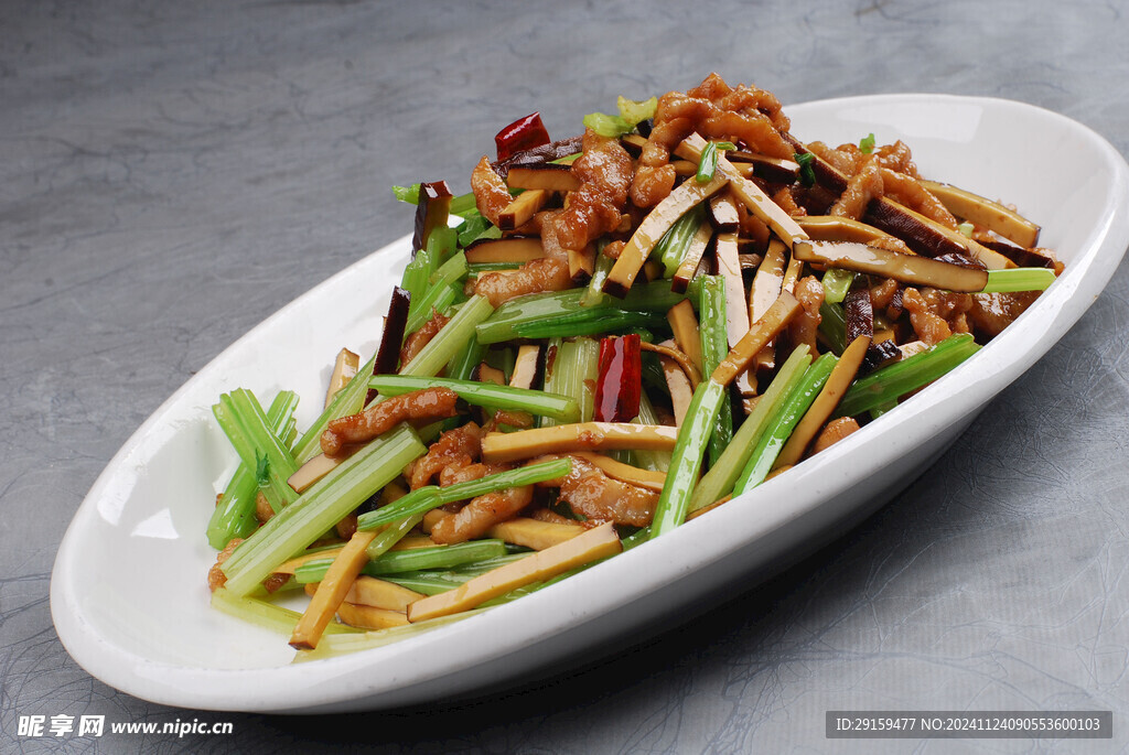 芹菜香干炒肉丝