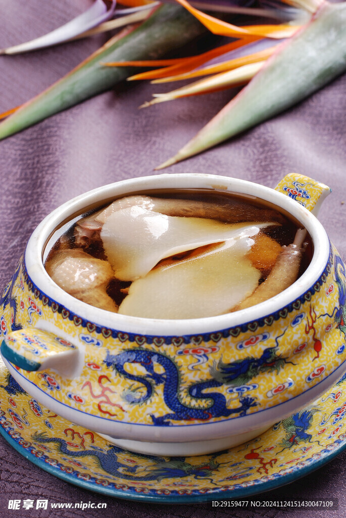 天麻炖乳鸽