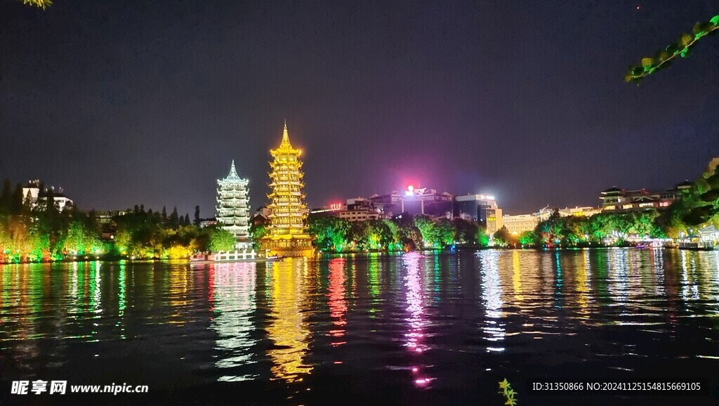 桂林日月双塔夜景