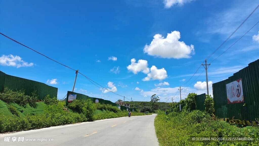 南康镇农场路蓝天白云