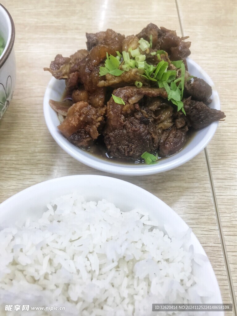 牛腩 米饭