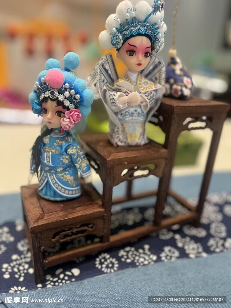 非遗手作绢人