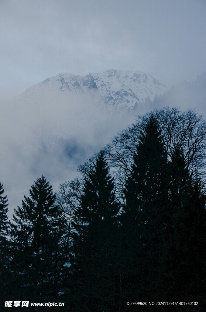 雪山  