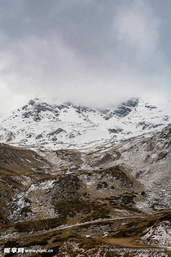 雪山  