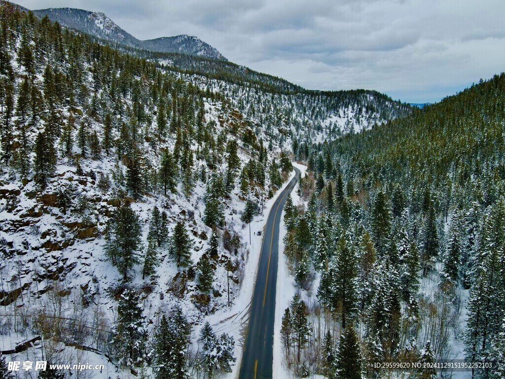 雪山  