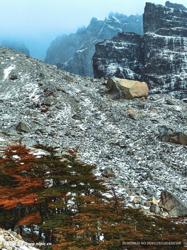 雪山  
