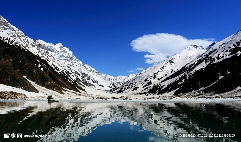 雪山  