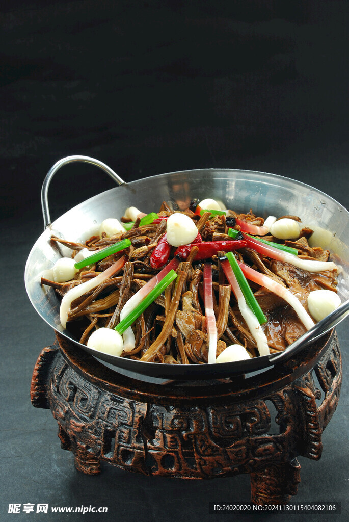 干锅茶树菇腊肉