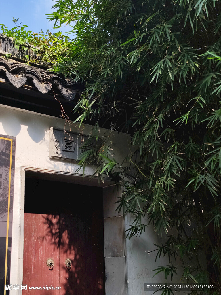 红漆大门