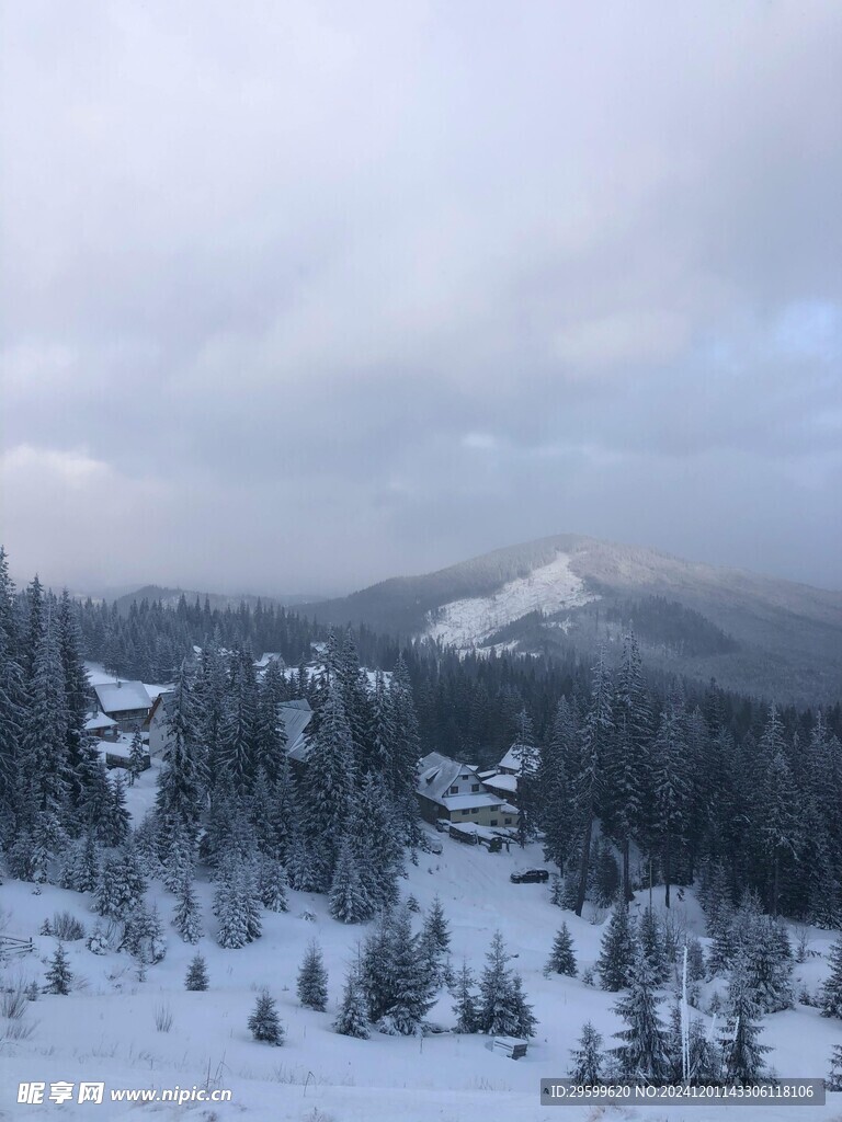 雪山  